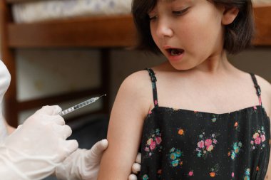 Koluna şırınga enjekte ediliyor..