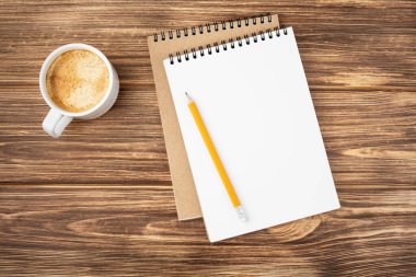 Kalem ve kahveli defter..