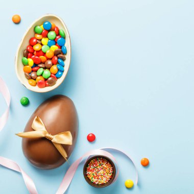 Renkli çikolatalı yumurtalar.