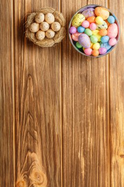 Paskalya arkaplanını tebrik ederim. Yuvadaki yumurtalar