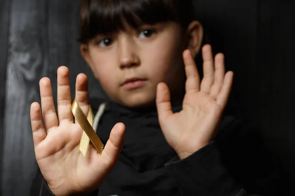 Gouden lint kindersymbool — Stockfoto