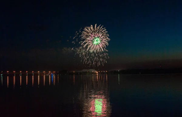 Fogos de artifício. saudação festiva — Fotografia de Stock