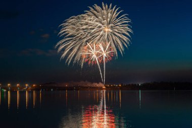 Havai fişekler. Şenlik selamı