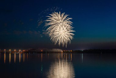 Havai fişekler. Şenlik selamı