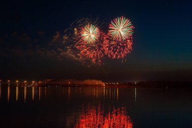 Havai fişekler. Şenlik selamı