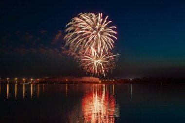 Havai fişekler. Şenlik selamı