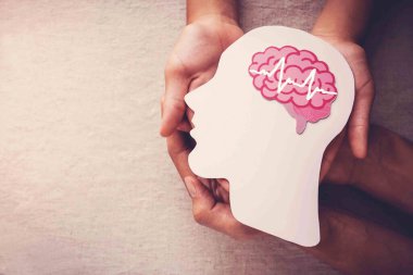 Yetişkin ve çocuk elleri ansefalografi beyin kağıdı kesiği, epilepsi ve alzheimer farkındalığı, nöbet bozukluğu, akıl sağlığı konsepti
