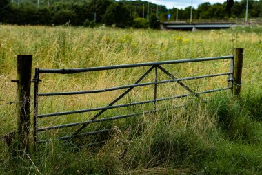 Bataklıkların, ormanın ve nehrin etrafında doğa yürüyüşü yapan çarpıcı bir yer. Güzel manzarası olan iyi korunmuş bir çevre. Bir doğa rezervi yüzen bir köyü barındırır..