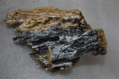 Dammar sakızı, damar batu Doğal kaynaklar güzel ve pahalı beyaz arka plan