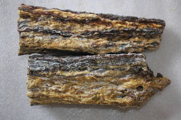 Dammar sakızı, damar batu Doğal kaynaklar güzel ve pahalı beyaz arka plan