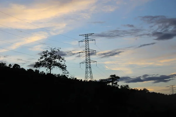 Elektrisk Stolpe Högspänningsstolpe Porslin Berget Kvällen När Solnedgången — Stockfoto
