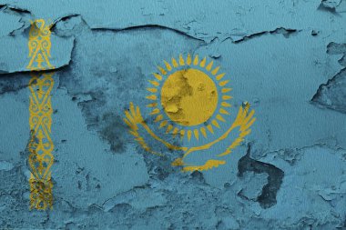 Kırık beton duvara boyalı Kazakistan bayrağı