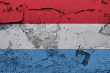 Kırık beton duvara boyalı Lüksemburg bayrağı