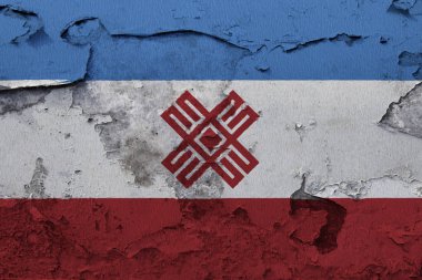 Mari El bayrak kırık beton duvara boyalı