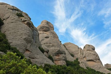 İspanya 'da Montserrat Manastırı yakınlarındaki kayalık tepeler