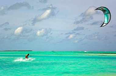 Cennetteki dalgalarda harika sörf