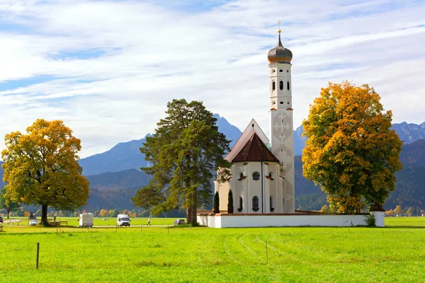 Stary Kościół Tle Alp — Zdjęcie stockowe