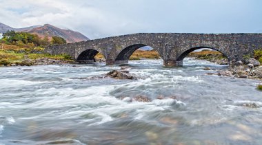 Glen Sligachan Köprüsü Alacakaranlık 'ta Skye Adası' nda