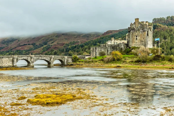 Sonbaharda Güzel Eilean Donan Şatosu