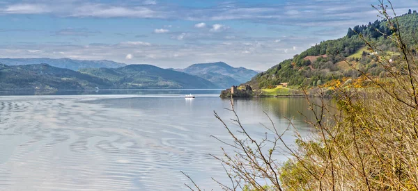 Vista Panorâmica Sobre Lago Ness Castelo Urquhart — Fotografia de Stock