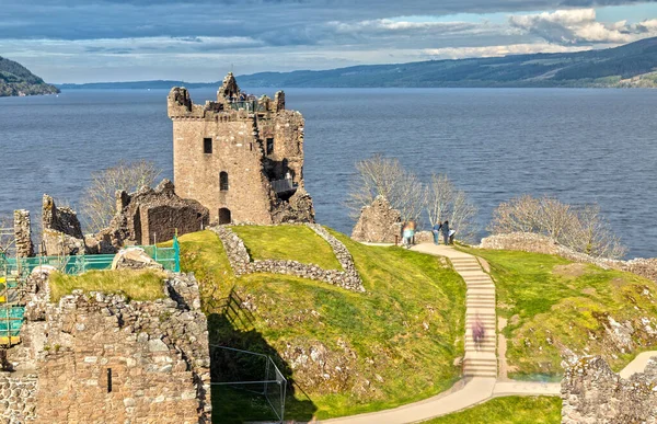 スコットランドのアークハート城とロッホ ストック画像