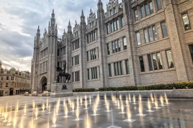 İskoçya, Aberdeen 'deki Marischal Koleji' nin dışında.