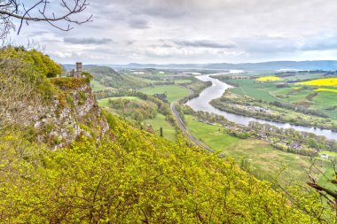 Perth, İskoçya 'daki Kinnoull Tepesi ve Kulesi' ne bakın.