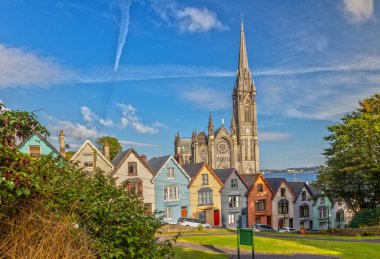 Cork, İrlanda yakınlarındaki Cobh 'daki St. Colman Katedrali' nin baskısı