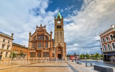 Londonderry / Derry 'deki Guildhall, Kuzey İrlanda