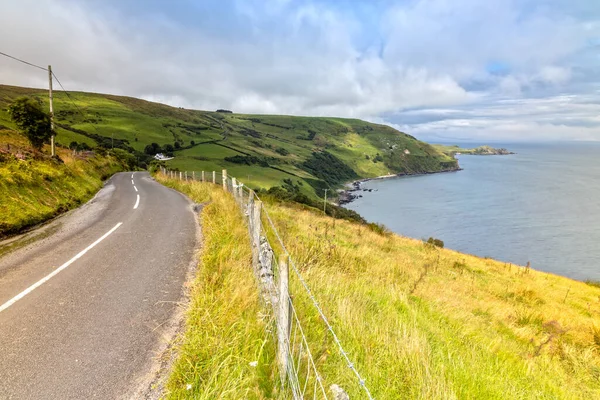 北アイルランドのベリーキャッスルにあるTorr Headへの道 ストック画像