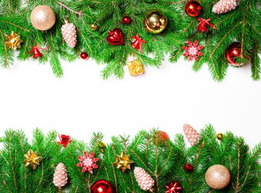 Beyaz arka planda Noel süsleri. Uzayı kopyala Noel konsepti