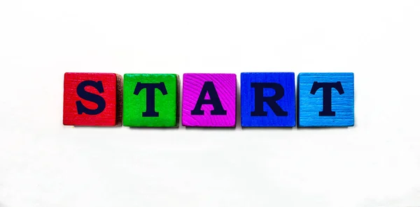 Ordet Start Skrivet Färgade Träklossar Ljus Bakgrund — Stockfoto