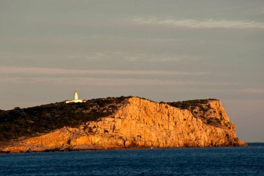 Faro de la isla Coniller. park doğal Cala Bassa-Cala Compte. İbiz. Balearic adaları. İspanya.