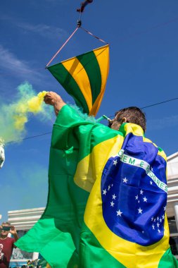 Aracatuba, Sao Paulo Eyaleti, Brezilya, Ekim 2018 - Brezilyalılar vatansever görünüm - Brezilya bayrağının renkleri - Brezilya bağımsızlığı yeşil ve sarı