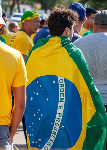 Aracatuba, Sao Paulo Eyaleti, Brezilya, Ekim 2018 - Brezilyalılar vatansever görünüm - Brezilya bayrağının renkleri - Brezilya bağımsızlığı yeşil ve sarı