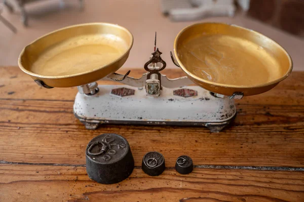 Pesos Balanças Pesagem Uma Mesa — Fotografia de Stock