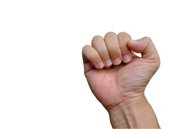 Yetişkin eli beyaz arka planda beyaz tırnaklı.