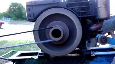 Çekici motor çark makarası kemeri çalıştırmak için döndür