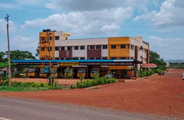 Haziran 2020 'de Shigikeri, Bagalkot, Karnataka / Hindistan' daki Vagdevi bağımsız PU bilim okulunun manzara görüntüsü