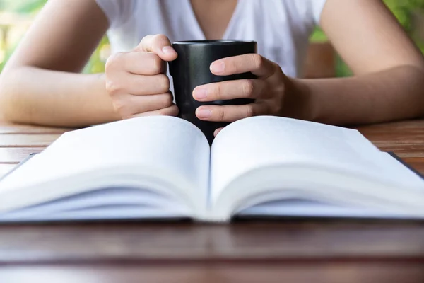 Woman Hands Holding Cup Hot Tea While Reading Book Outdoor — Stock Photo, Image