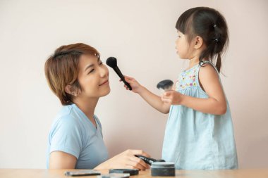 Makyaj ile eğlenmek aile.