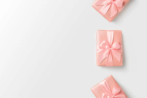 Top view of Pink gift boxes on white isolated background. — Stock Photo, Image