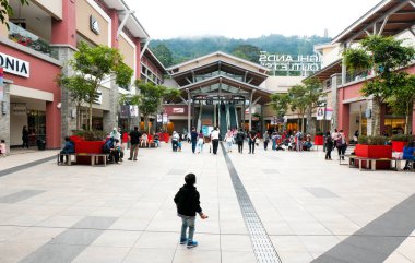 Covid-19 tecridinden sonra Genning Highland Premiums Outlet açıldı.