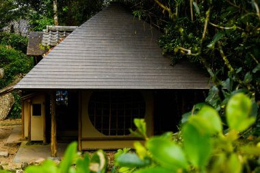 Öğleden sonra Malezya 'da terk edilmiş eski bir Japon resmi.