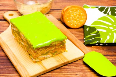 Tahta üzerinde spatula ve içerik içgörüsüyle 