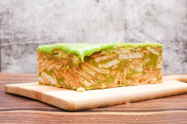 Tahta üzerinde spatula ve içerik içgörüsüyle 