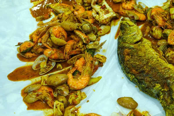 Shell Makanan Laut Keluar Melayani Atas Meja — Stok Foto