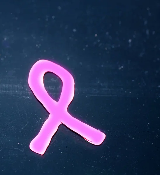 Fita rosa em um contexto de uma imagem de mamografia. Raios-X. Dia Mundial do Câncer de Mama — Fotografia de Stock
