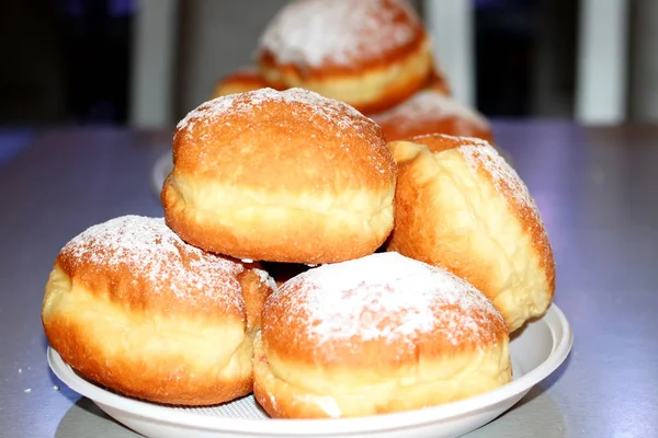 Mooie Chanoeka donuts. Ijssuiker op donuts — Stockfoto