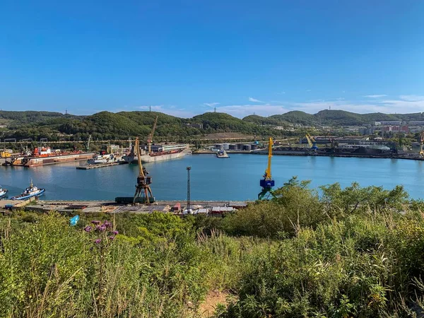 Port Cranes Sky Plant Grass Mountains Horizon Summer Ships Russia — Stock Photo, Image